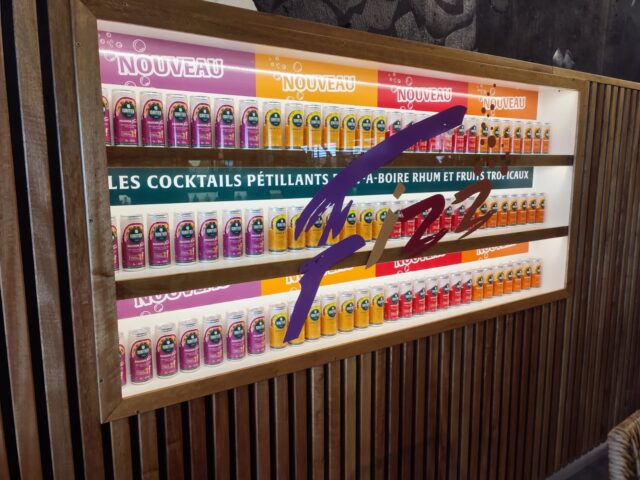 Rangée de canettes Fizz Isautier à la Réunion