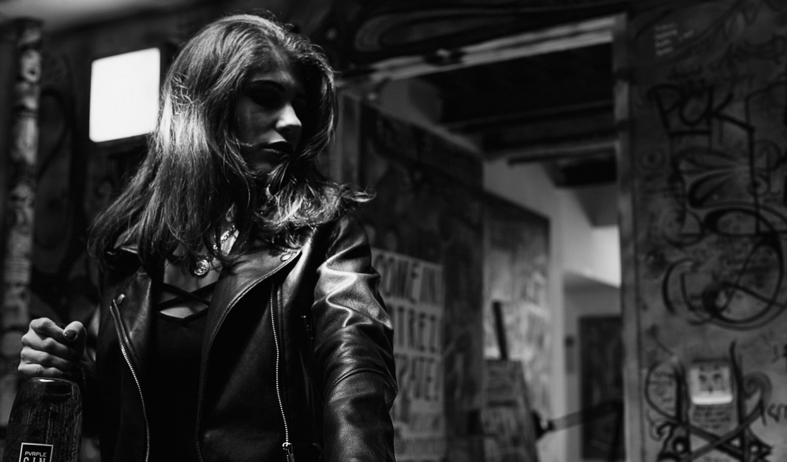 Lifestyle shooting Paris - Pvrple Gin®.