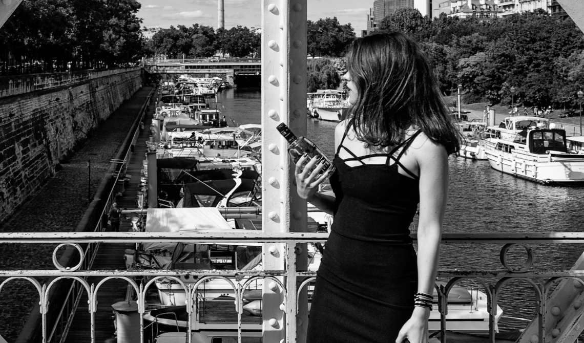 Lifestyle shooting Paris - Pvrple Gin®.