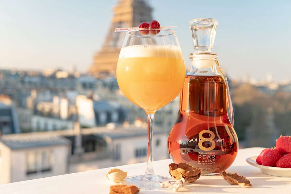Golden Eight in front of the Eiffel Tower